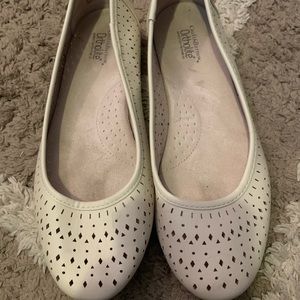 Super comfy cream colored flats